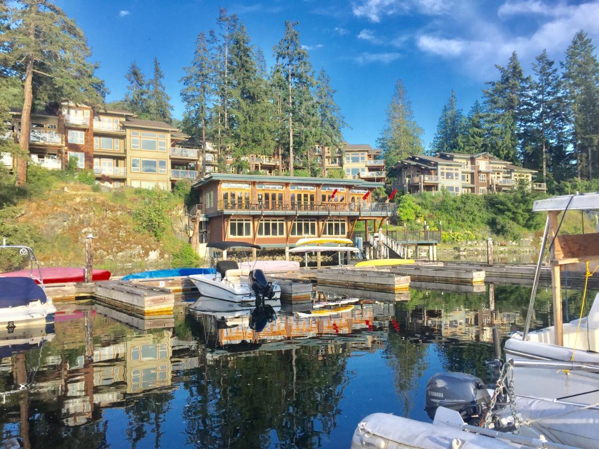 Painted Boat Resort Spa And Marina Madeira Park Екстер'єр фото