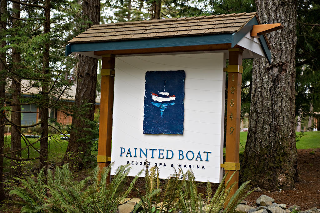 Painted Boat Resort Spa And Marina Madeira Park Екстер'єр фото