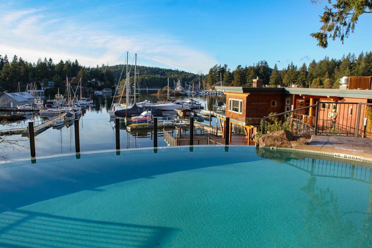 Painted Boat Resort Spa And Marina Madeira Park Екстер'єр фото